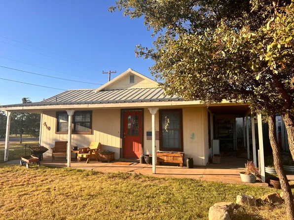 410 W 4th St, Kress, TX 79052