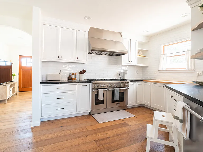 Kitchen with premium appliances