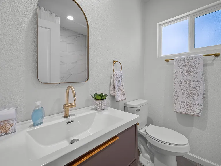 223 Emerson St — Photo 17