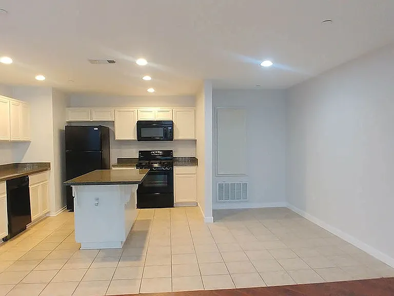 Almeria Townhomes — Photo 78