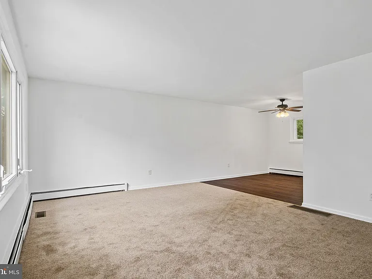 190 Maple Ave — Photo 8