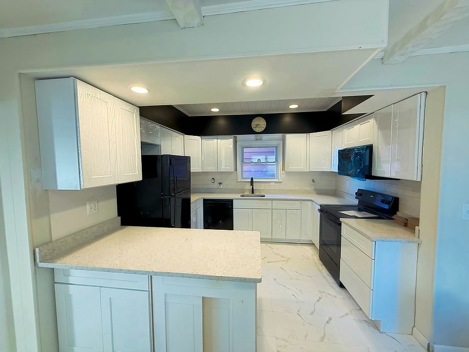 1st image of 16 Corabelle Ave Floor 1