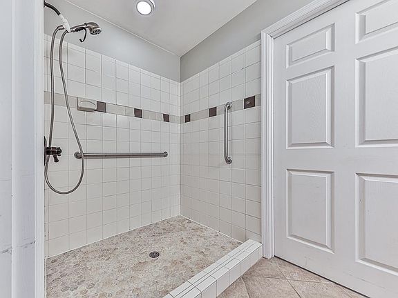 5th image of 424 Shamrock Dr