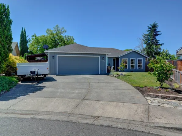 1733 Jessica Cir, Central Pt, OR 97502