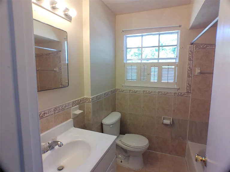 1301 Glenmore Dr — Photo 14