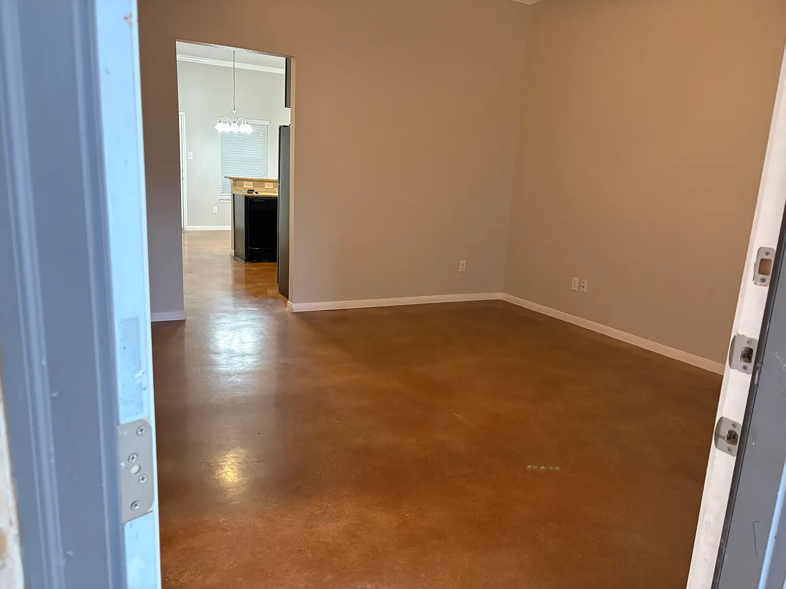3 bed, 3460 sqft, $1,800 — Photo 2