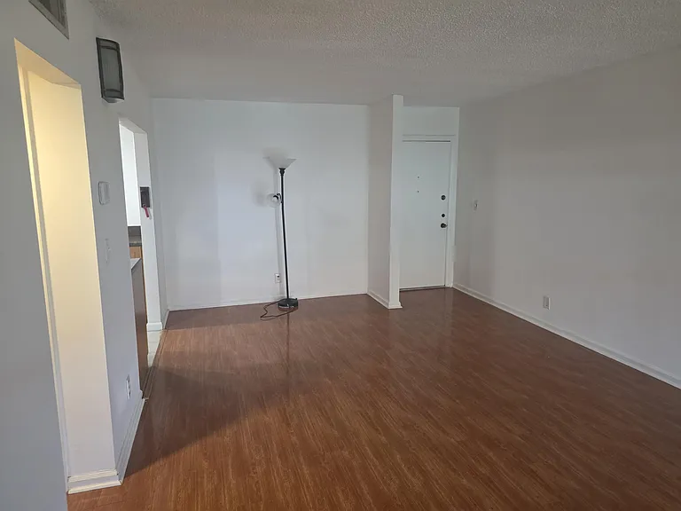 959 SE 2nd Ave #105 — Photo 4