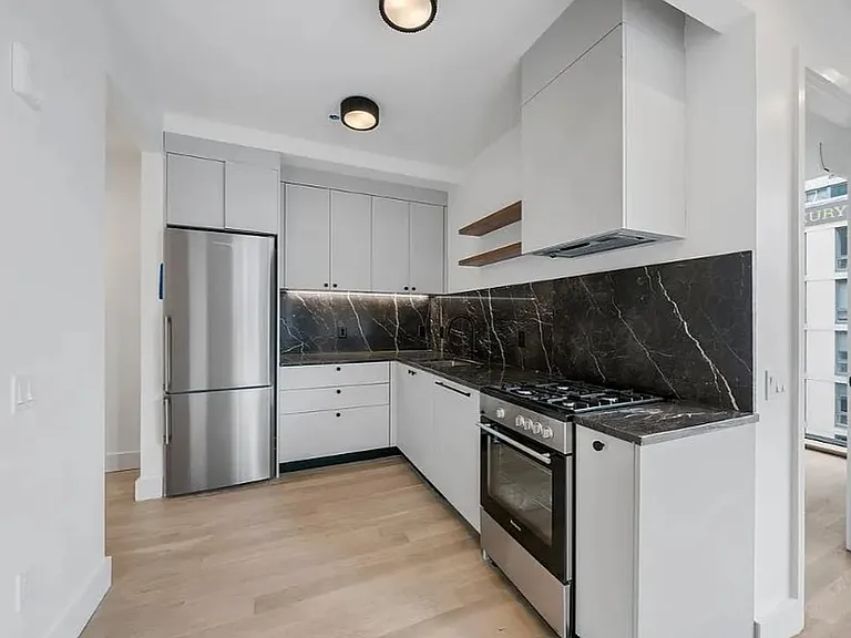 260 Gold St #508 — Photo 9
