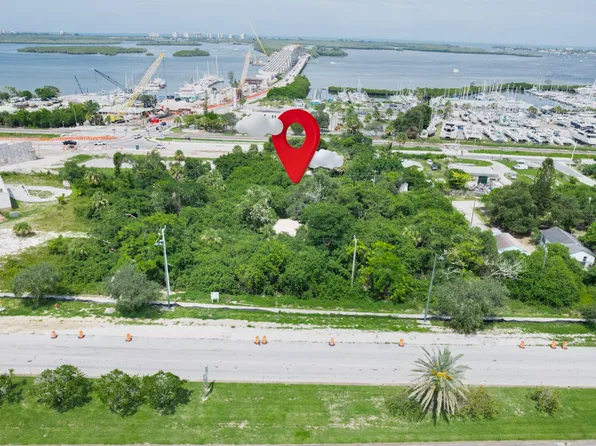 2017 N 3rd St, Fort Pierce, FL 34946