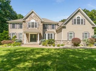 20 Forest Ridge Dr, Hackettstown, NJ 07840
