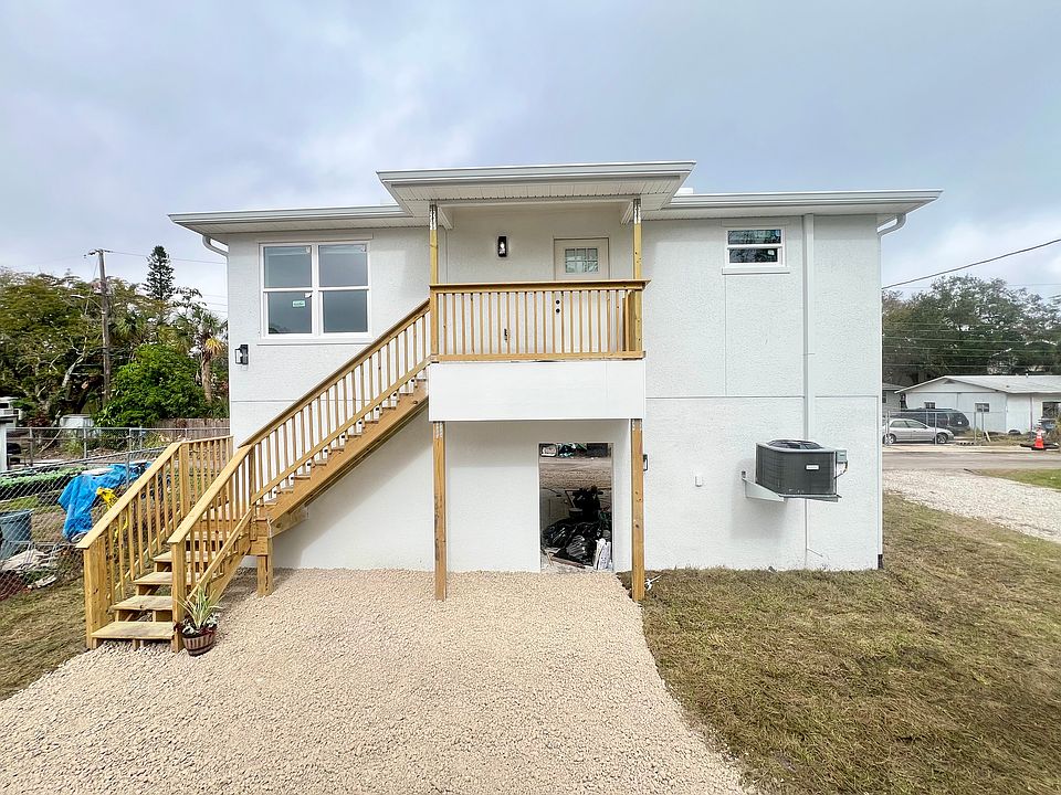1st image of 743 21st Ave S #1/2