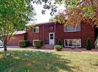 2294 Dahl Ct E, Maplewood, MN 55119