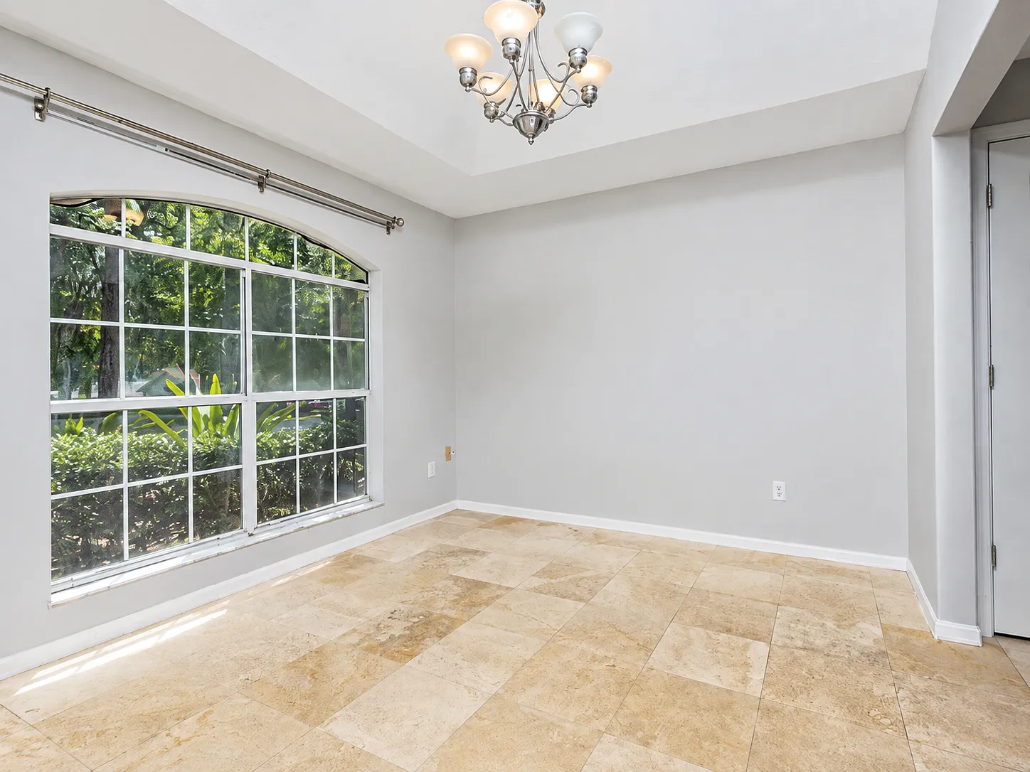 3 bed, 1350 sqft, $2,200 — Photo 3