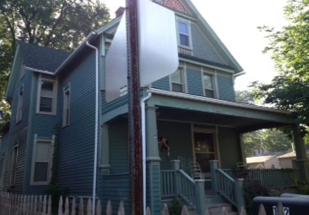 1049 17th St photo 1