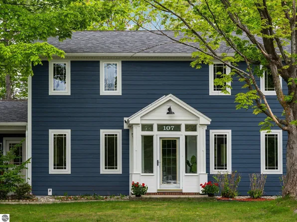 107 Hillcrest Ct, Traverse City, MI 49684