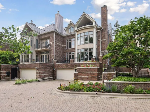 114 Groveland Ter, Minneapolis, MN 55403