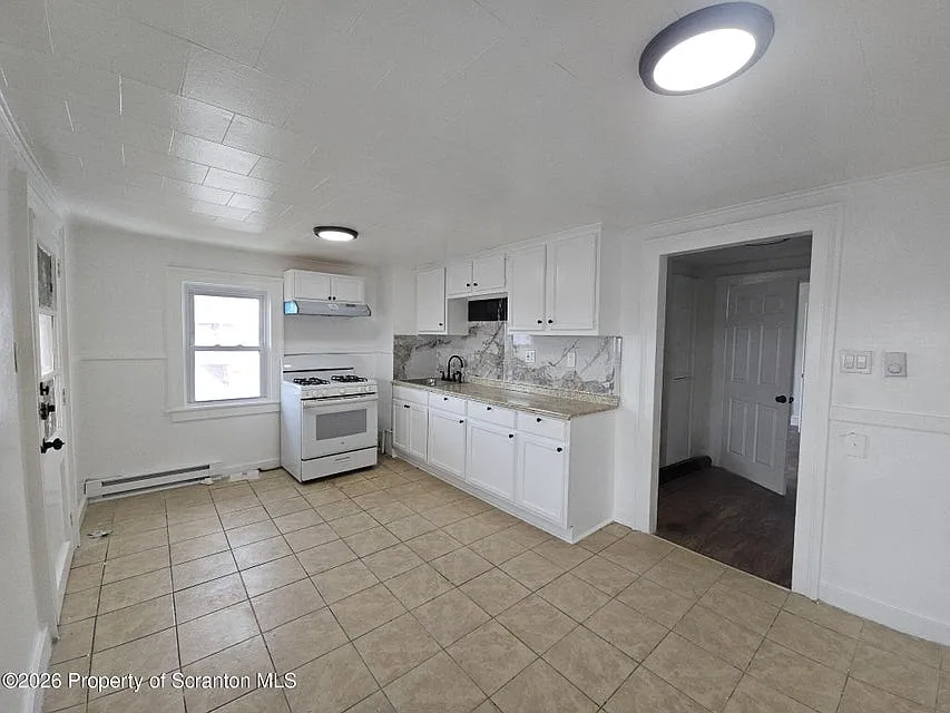 2 bed, 1022 sqft, $1,350 — Photo 4