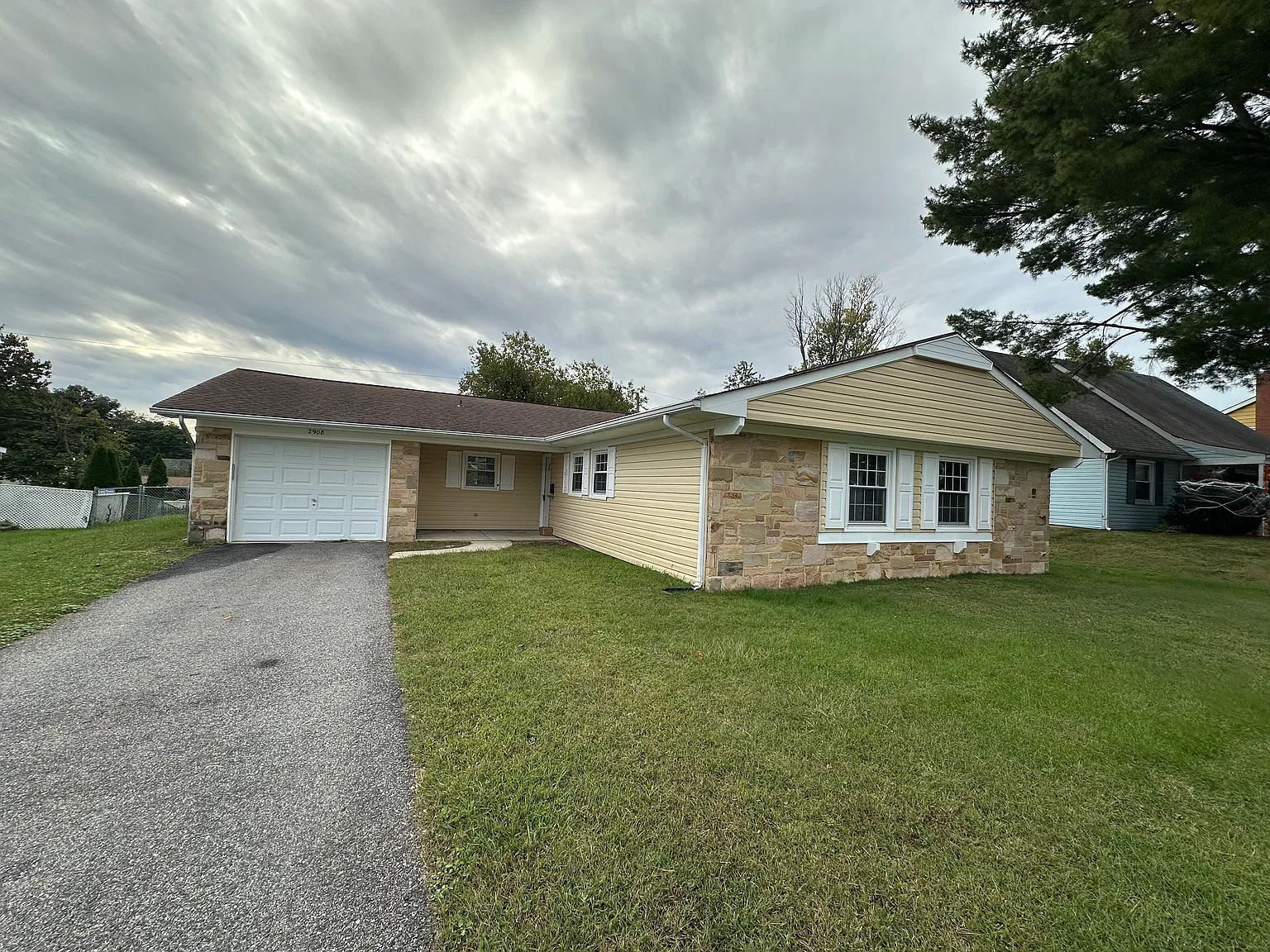 4 bed, 1819 sqft, $3,000 — Photo 1