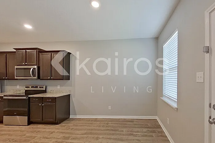 3 bed, 2.5 bath, 1918 sqft, $1,795 — Photo 4