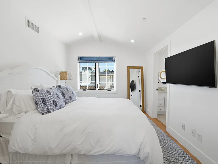 305 Montero St — Photo 25
