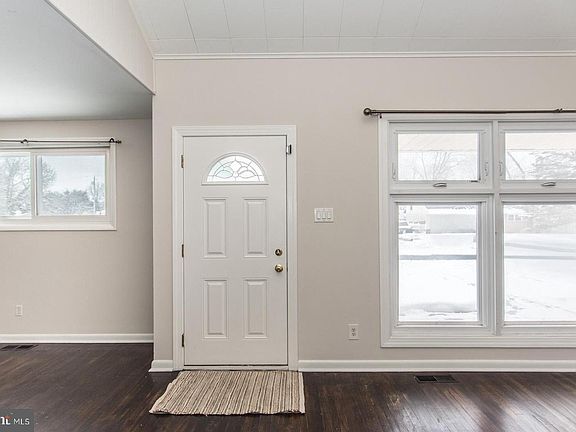 3rd image of 746 Spruce Rd