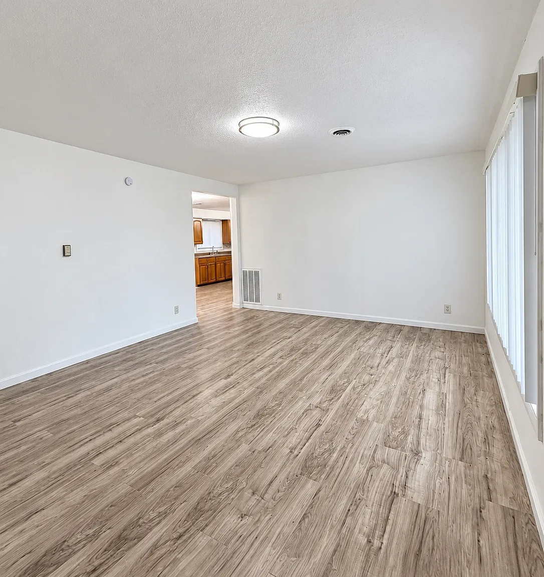 4 bed, 2000 sqft, $2,000 — Photo 4
