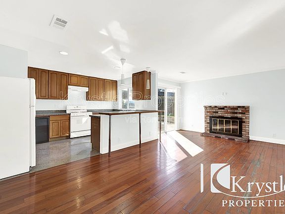 4th image of 121 Radcliffe Dr