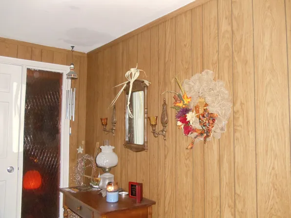 2 E Center St, Nesquehoning, PA 18240