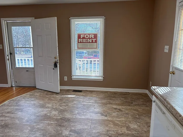 423 Boyd St — Photo 6
