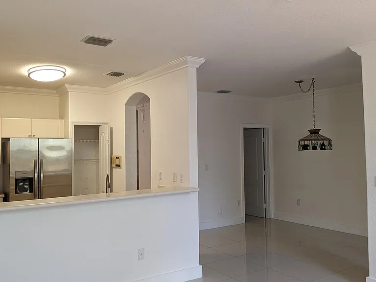 15089 SW 8th Ter — Photo 2