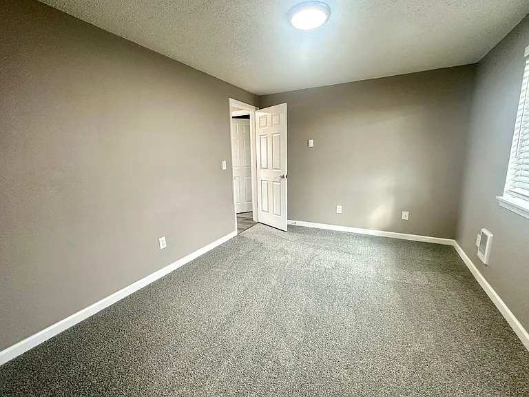Forest Park Apartments — Photo 33