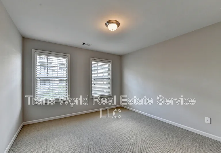 4648 Pine St SE — Photo 37