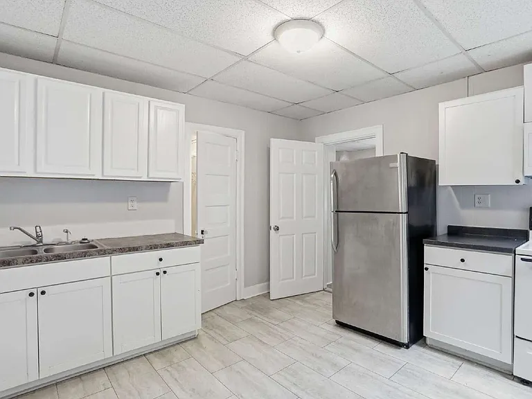 207 N Mulberry St — Photo 23