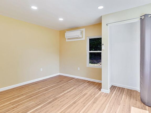 4th image of 1727 Waverly Rd