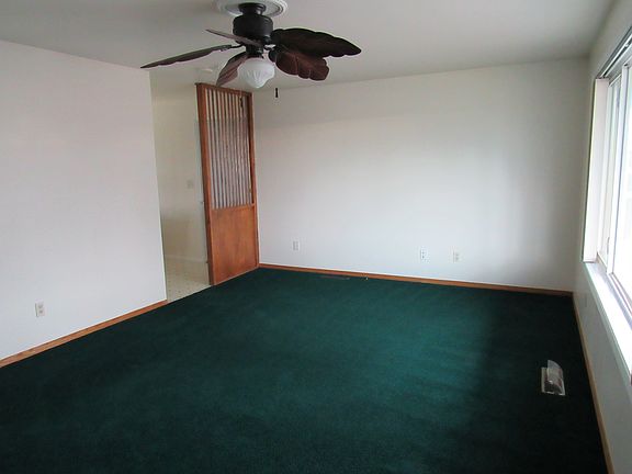 3rd image of 430 Sharon Ave E