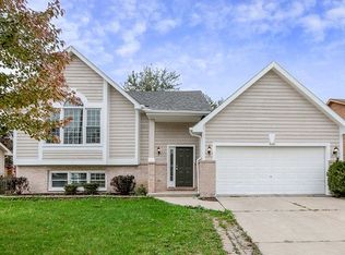 900 Trask Rd, Aurora, IL 60505