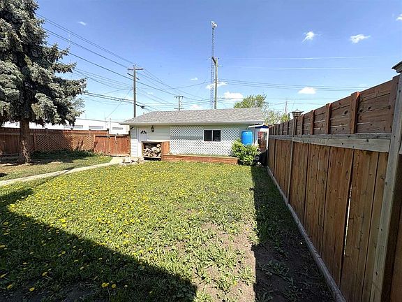 5th image of 4913 SW 48th Ave