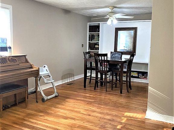 2nd image of 3612 Peachtree Dr