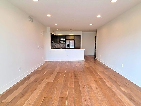 4th image of 7133 Hawthorn Ave APT 302