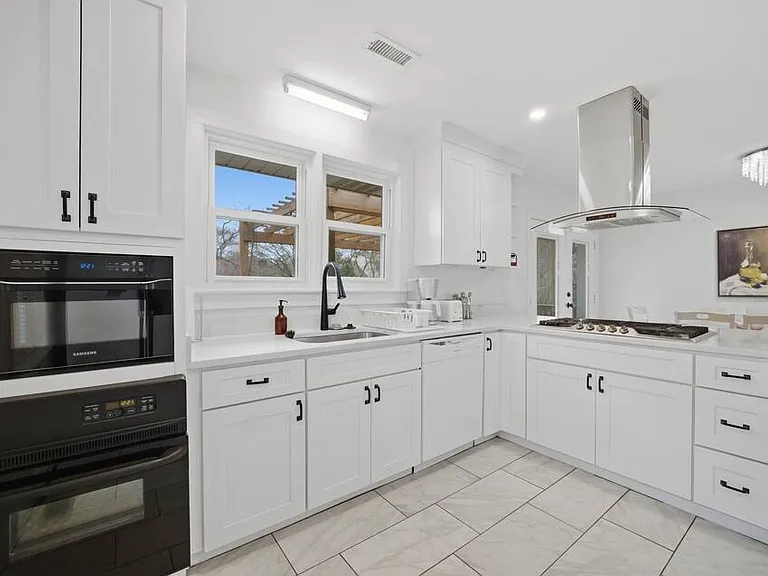 335 E McGinnis Cir — Photo 4