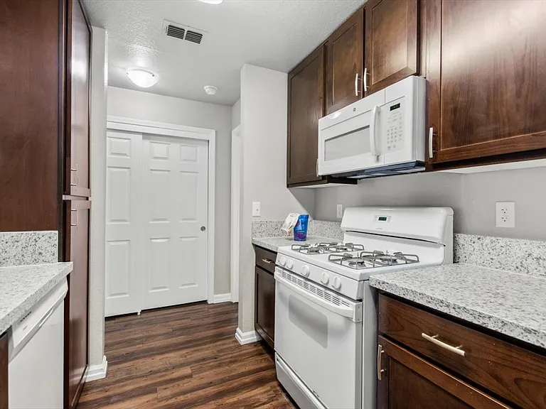 Heather Downs Apartments — Photo 13