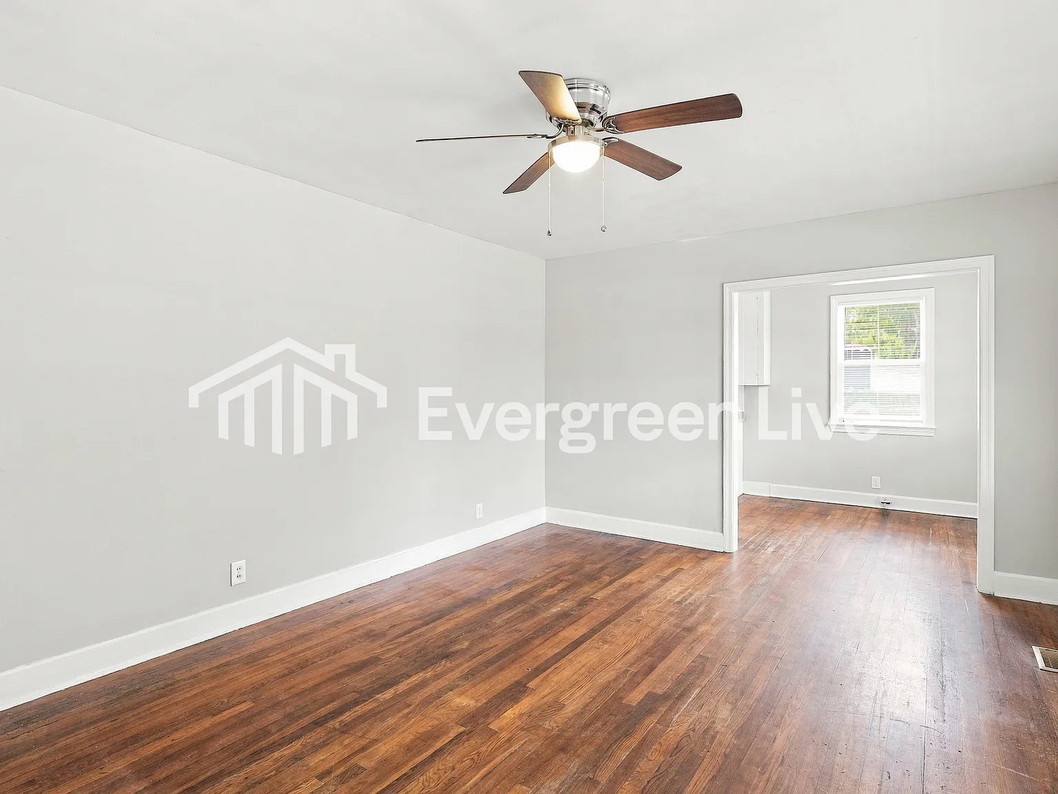 3 bed, 1.0 bath, 985 sqft, $1,145 — Photo 2