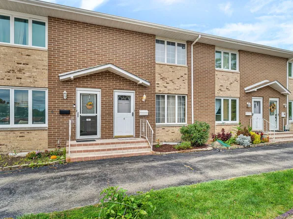 613 E 3rd St, Lockport, IL 60441