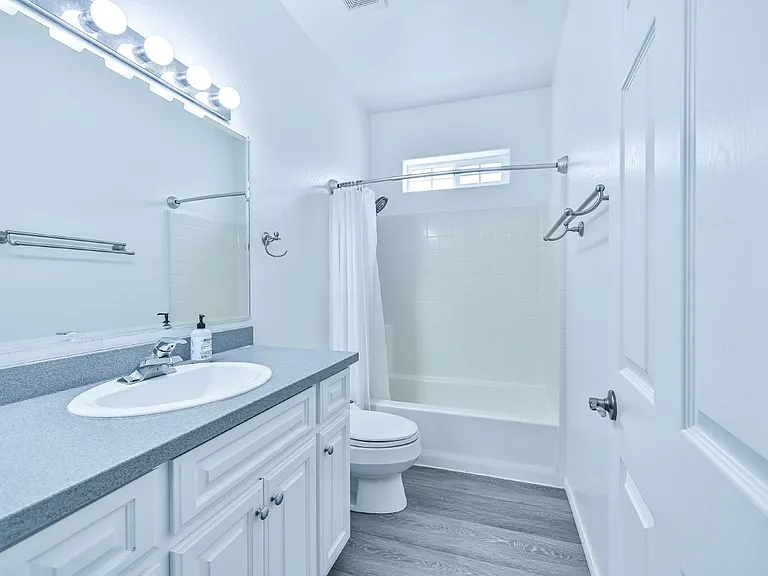 317 W Shamrock Ave — Photo 37