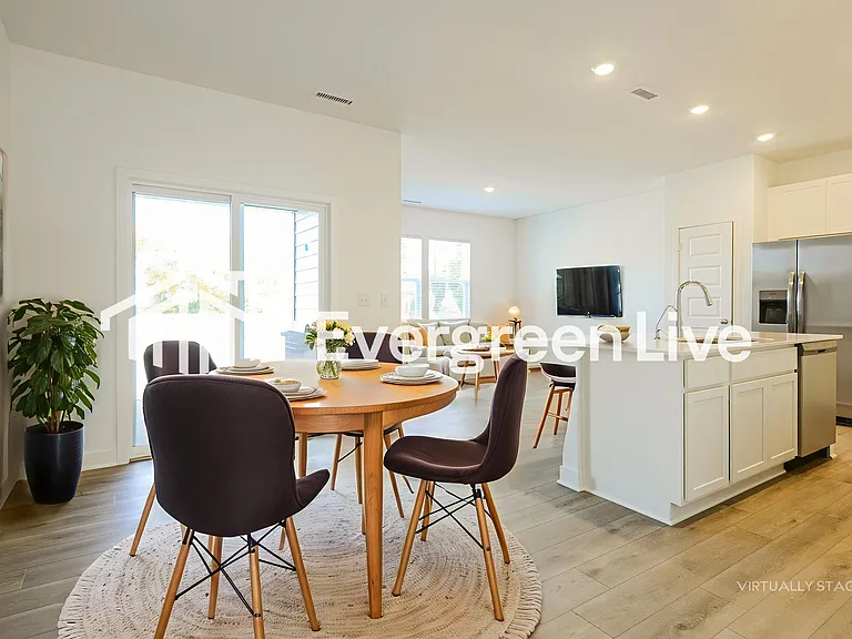 318 Simpson Rd — Photo 8