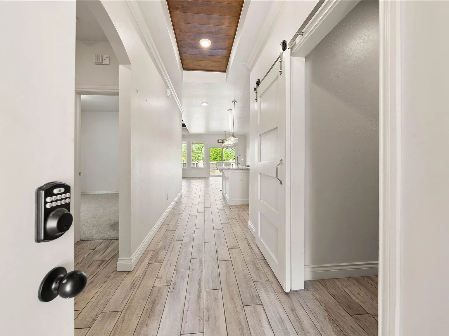 3 bed, 1801 sqft, $2,300 — Photo 1
