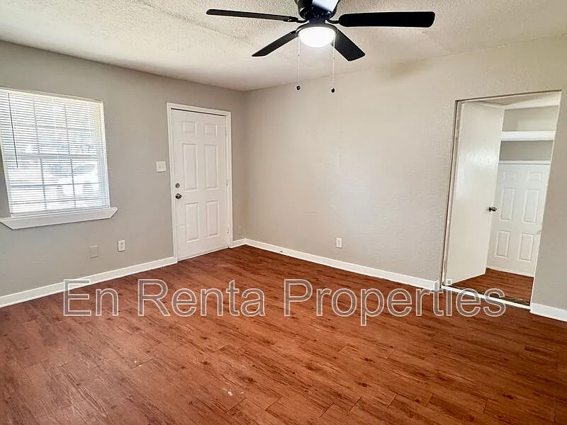3 bed, 1.0 bath, 968 sqft, $1,595 — Photo 4