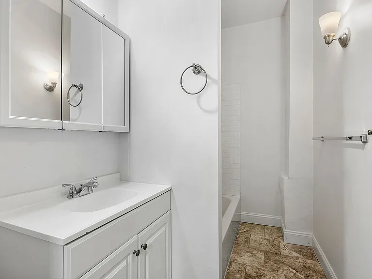 Lancaster_3950 — Photo 12