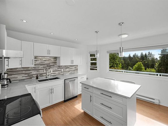 4th image of 2840 Oceanside Ln