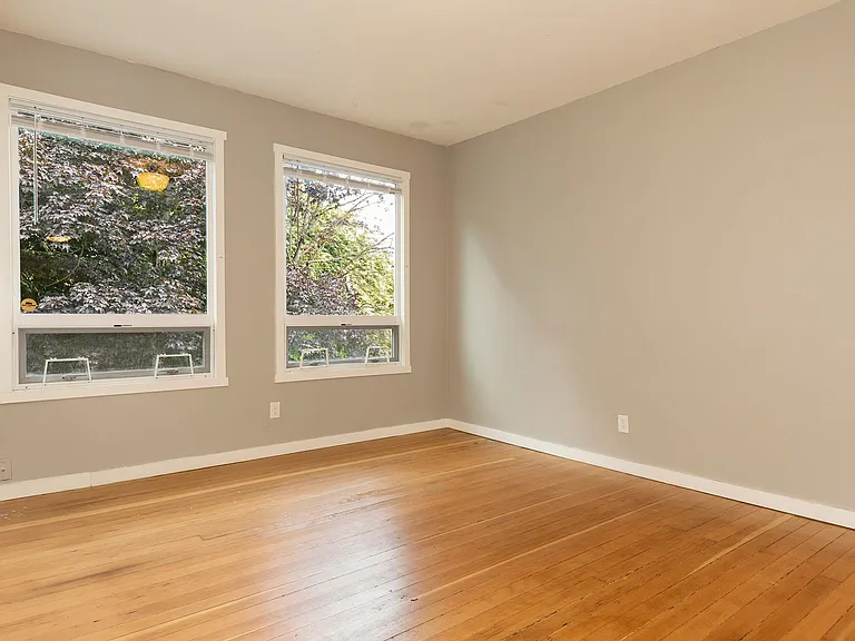 Clairemont Apartments — Photo 36